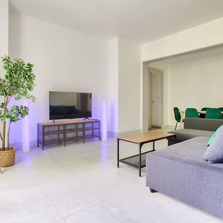 2 Bedrooms Tour Eiffel Rapp Parigi Esterno foto