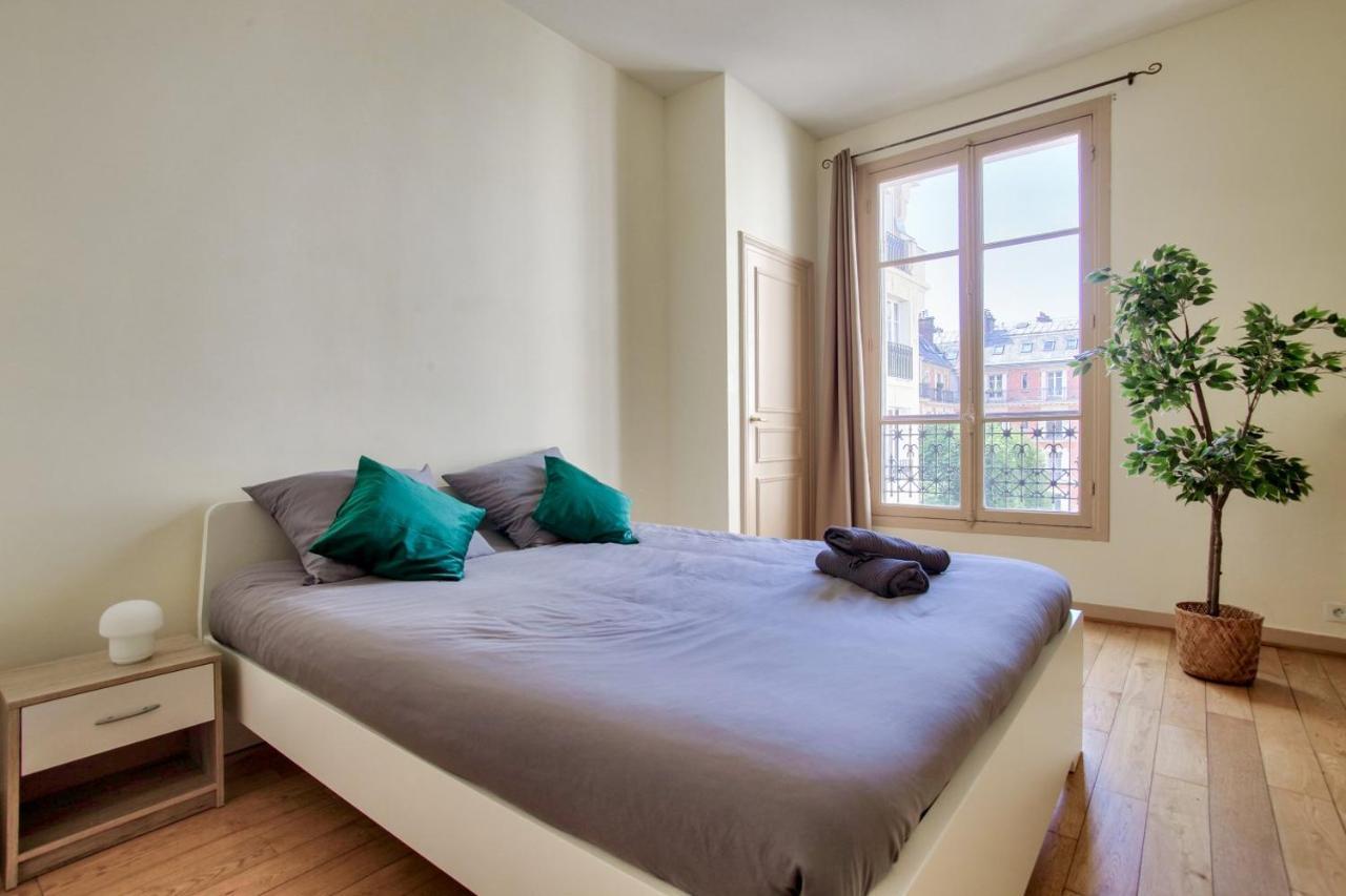 2 Bedrooms Tour Eiffel Rapp Parigi Esterno foto