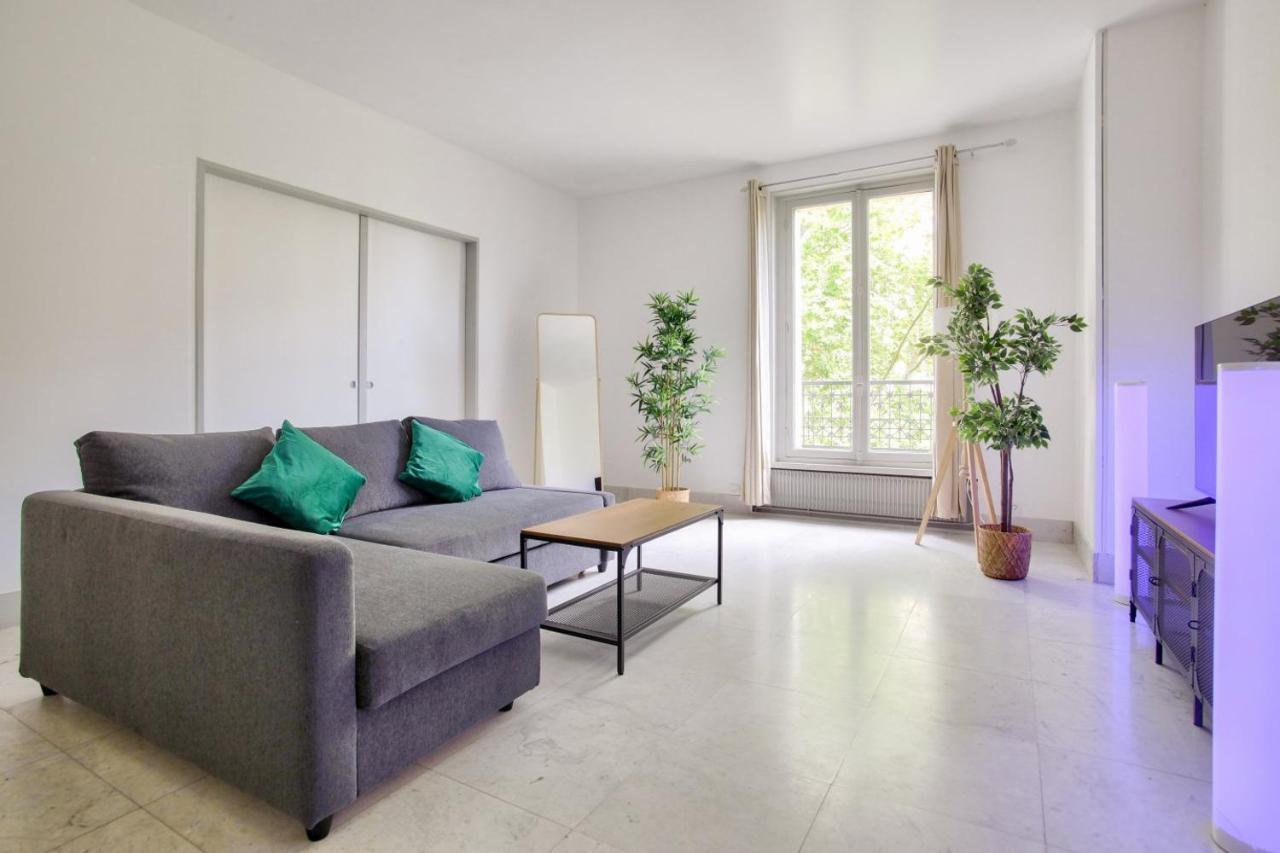 2 Bedrooms Tour Eiffel Rapp Parigi Esterno foto